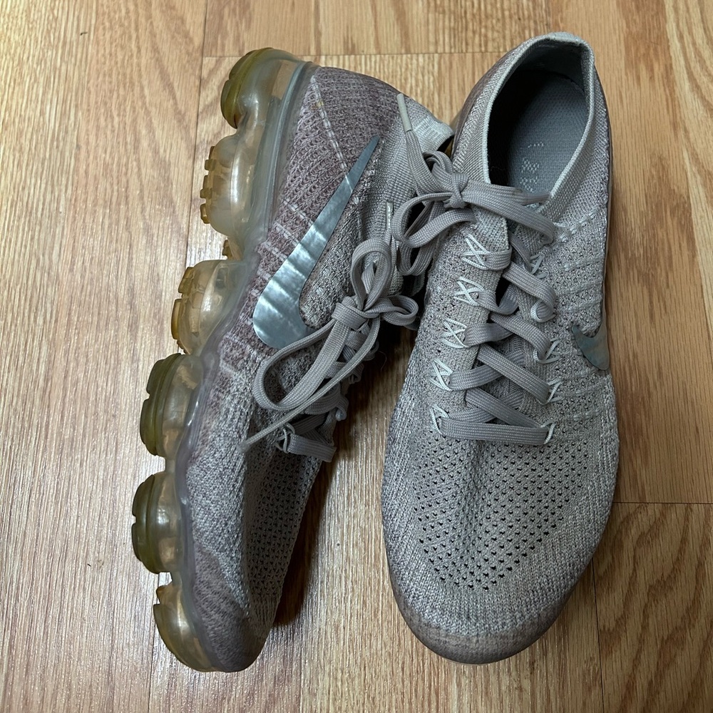 Women’s Nike vapor max rose gold color